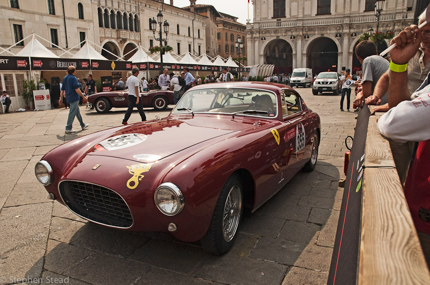 NIKON D200 - 18.0-70.0 mm f/3.5-4.5