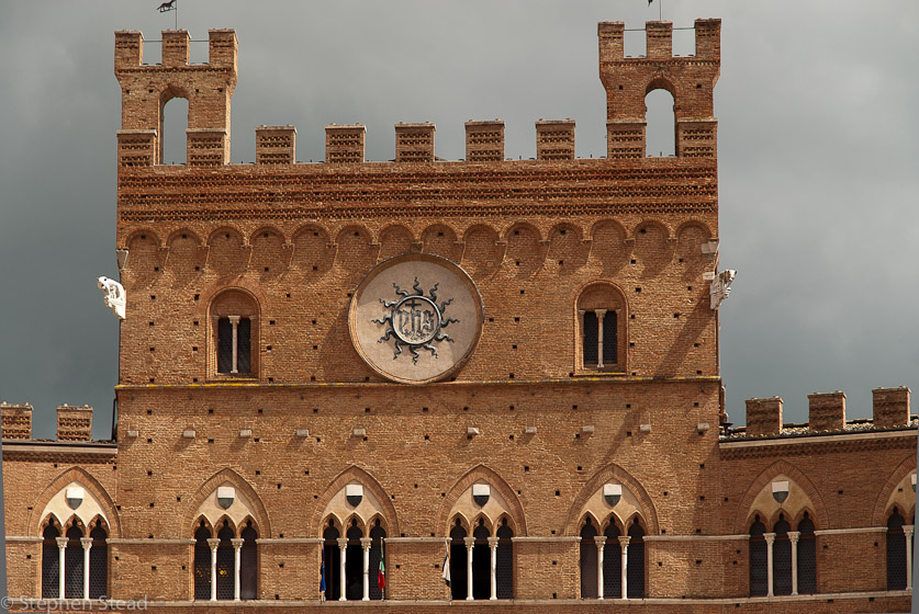 NIKON D200 - 18.0-70.0 mm f/3.5-4.5